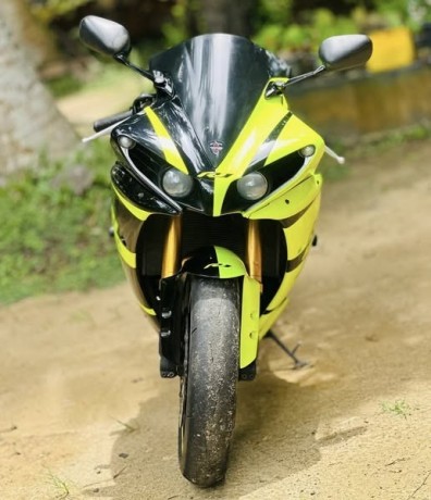yamaha-r1-big-0