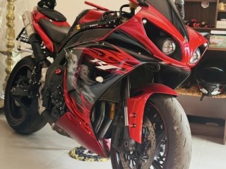 yamaha-r1-2011