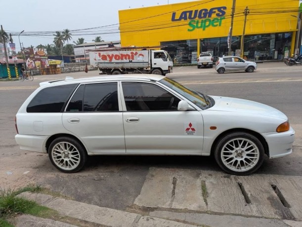 mitsubishi-lancer-lebiro-wagon-big-1