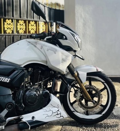 tvs-apache-rtr-180-2015-big-0