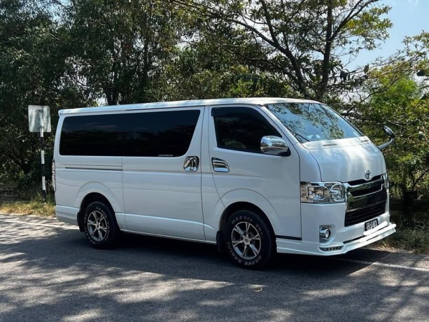 toyota-kdh-dark-prime-trh-200-big-1