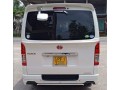 toyota-hiace-kdh-200-super-gl-small-3