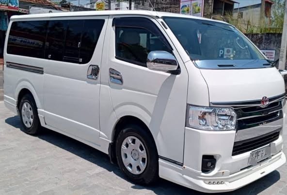 toyota-hiace-kdh-200-super-gl-big-2