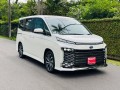 toyota-voxy-s-z-highest-spec-small-0
