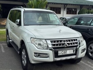 mitsubishi-montero-center-spare-wheel-yom-2015