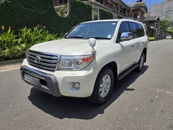 toyota-land-cruiser-v8-fully-loaded-big-1