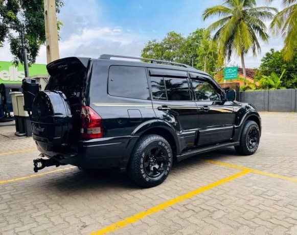 mitsubishi-montero-v6-big-1