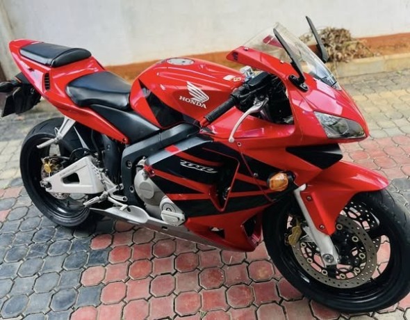 honda-cbr-600rr-2007-big-3