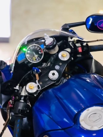 yamaha-r1-2008-big-4