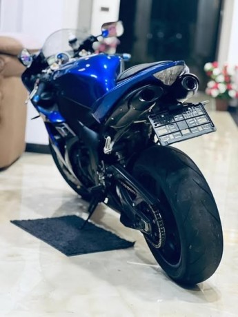 yamaha-r1-2008-big-1