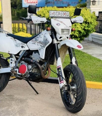 suzuki-drz-400sm-registered-big-1
