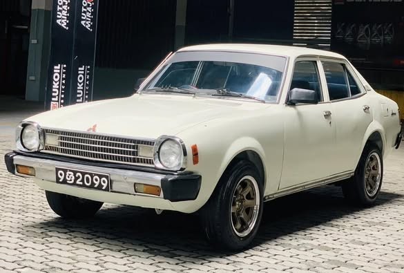 mitsubishi-lancer-tube-light-1978-big-2