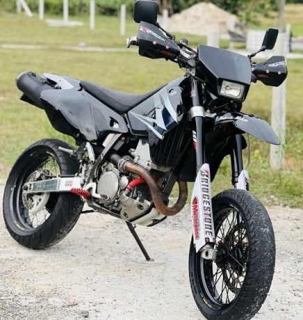 suzuki-drz-400sm-registered-big-0