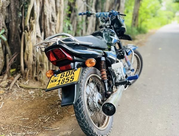 bajaj-ct100-2016-big-4