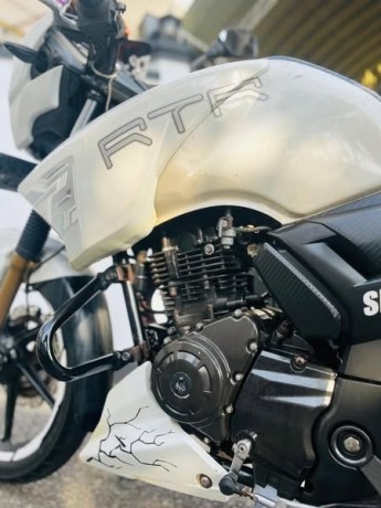 tvs-apache-rtr-180-2015-big-2