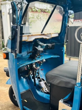 bajaj-4-stroke-threewheel-big-4