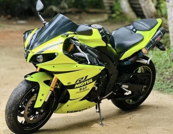 yamaha-r1-big-4