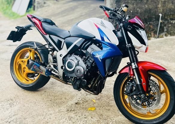 honda-cb-1000r-2011-big-2