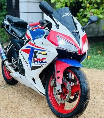 honda-cbr-250-registered-big-1