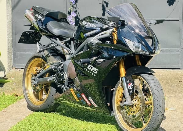 triumph-daytona-675-big-2