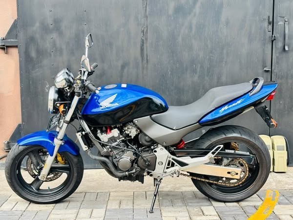 honda-hornet-250-f6-ch140-big-3