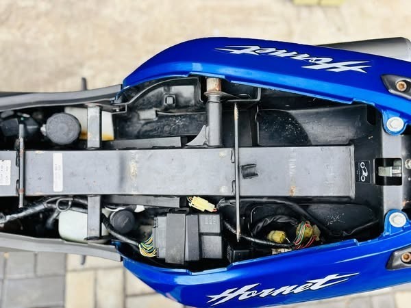 honda-hornet-250-f6-ch140-big-4