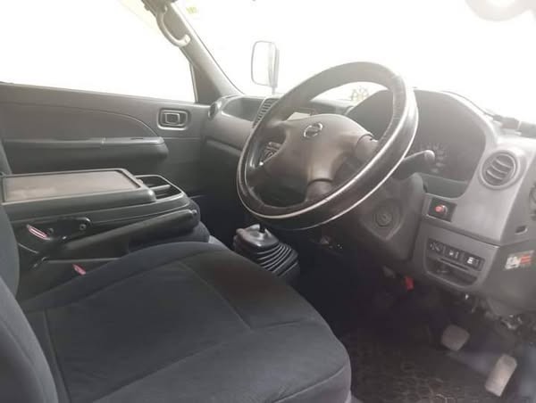 nissan-caravan-e25-van-2007-2012-big-1