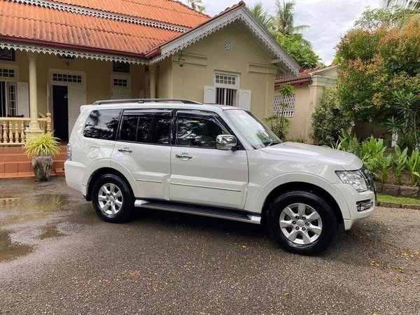 mitsubishi-montero-gls-fully-loaded-big-2