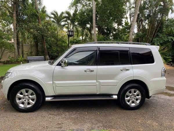 mitsubishi-montero-gls-fully-loaded-big-3