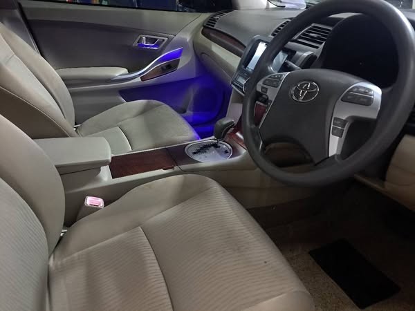 toyota-premio-2011-big-4