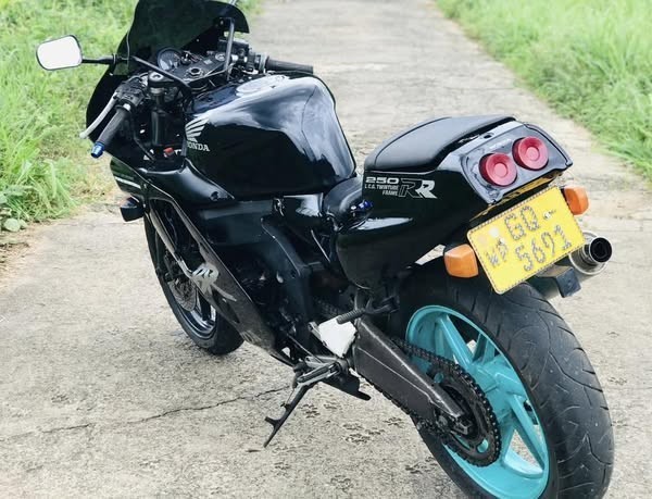 honda-cbr-250-gullarm-registered-big-3
