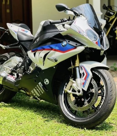 bmw-s1000rr-2011-big-1
