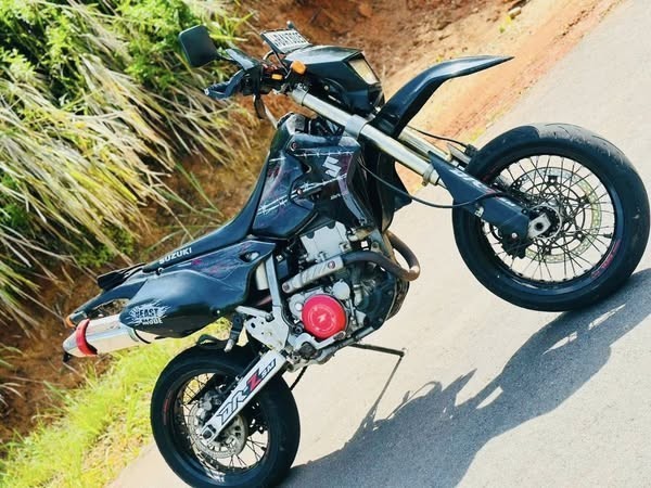 suzuki-drz-400-k8-registered-big-3