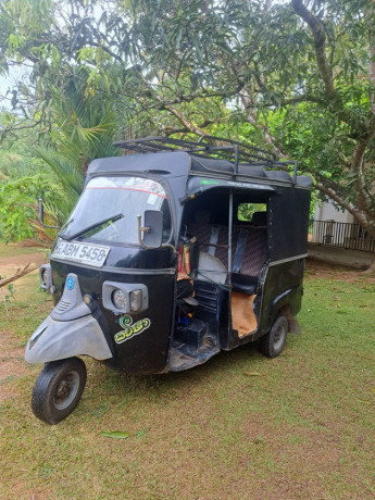 bajaj-piaggio-big-8
