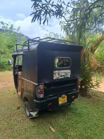 bajaj-piaggio-big-4