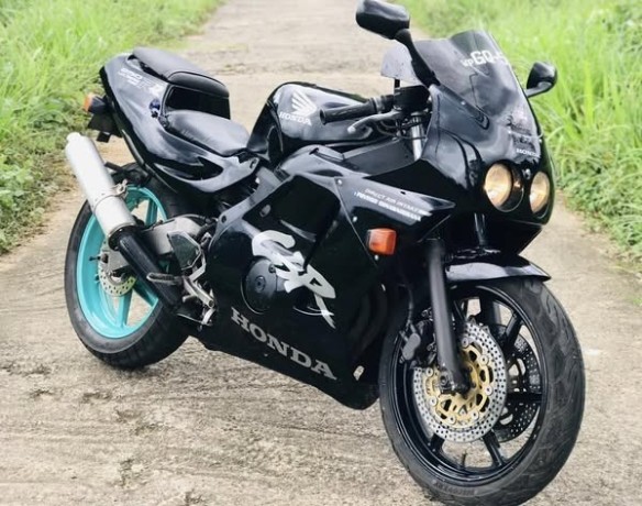 honda-cbr-250-gullarm-registered-big-2