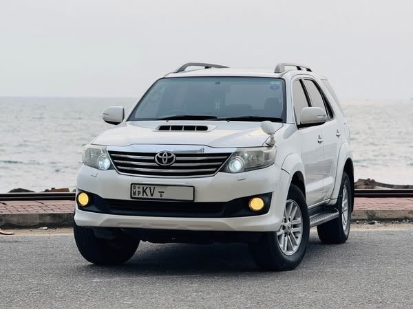 toyota-fortuner-big-0