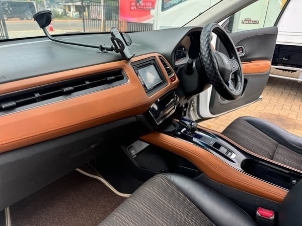 honda-vezel-z-orange-package-big-1