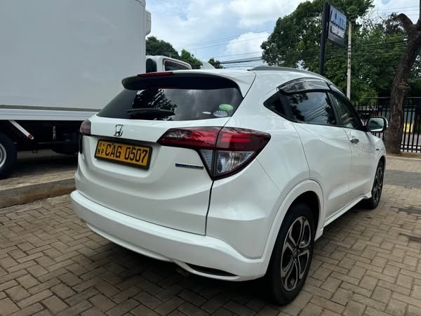 honda-vezel-z-orange-package-big-3