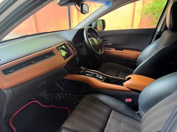 honda-vezel-z-orange-package-big-3