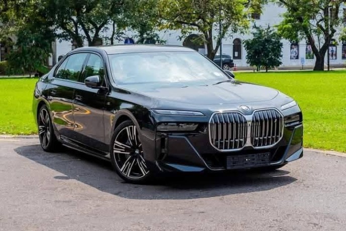 2024-bmw-i7-m-sport-ultimate-big-1