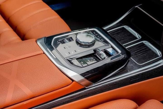 2024-bmw-i7-m-sport-ultimate-big-5