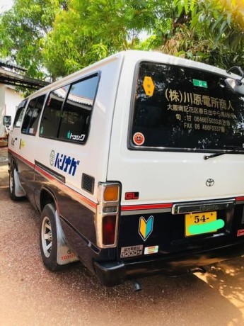 toyota-hiace-lh61-shell-van-big-1