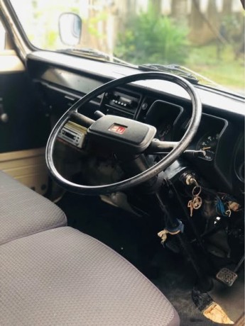 mitsubishi-delica-1400-big-3