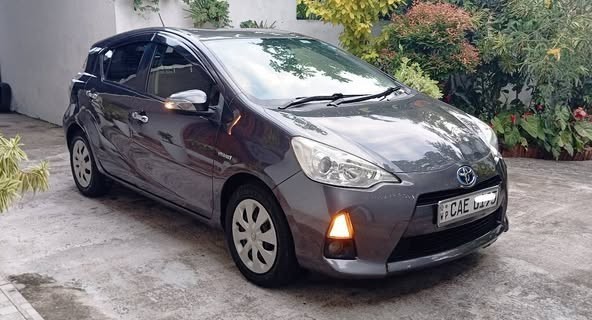 toyota-aqua-s-limited-edition-2015-big-1