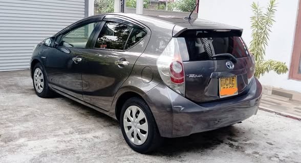 toyota-aqua-s-limited-edition-2015-big-4