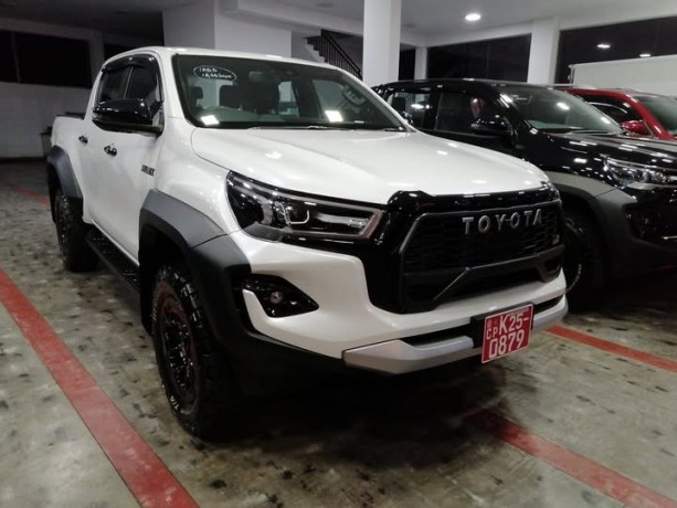 toyota-hilux-gr-sports-big-0
