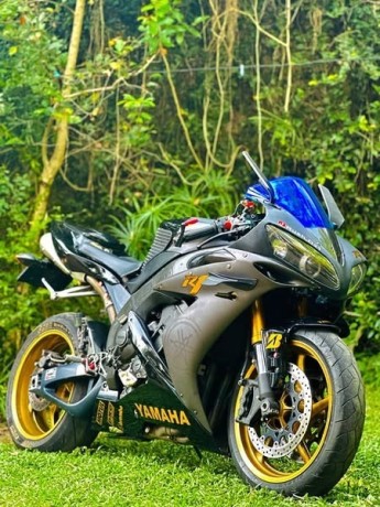 yamaha-r1-2007-big-0