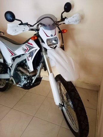 yamaha-wr-250r-2010-big-1