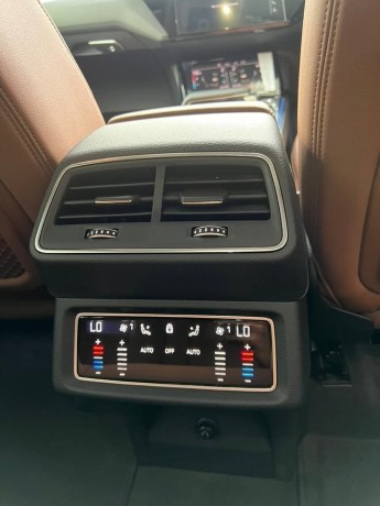 audi-e-tron-q8-2024-big-0